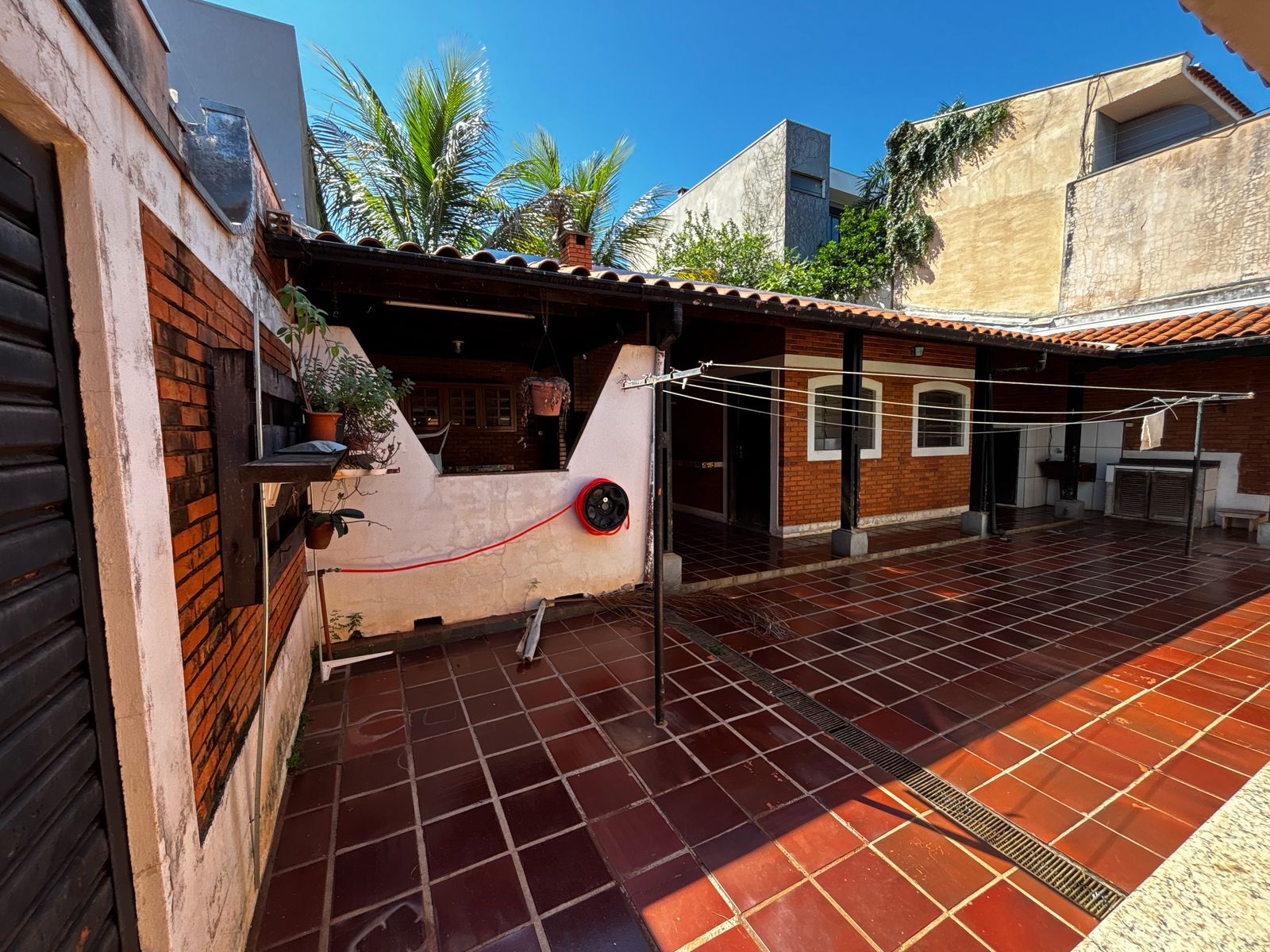 Casa para alugar com 5 quartos, 228m² - Foto 11