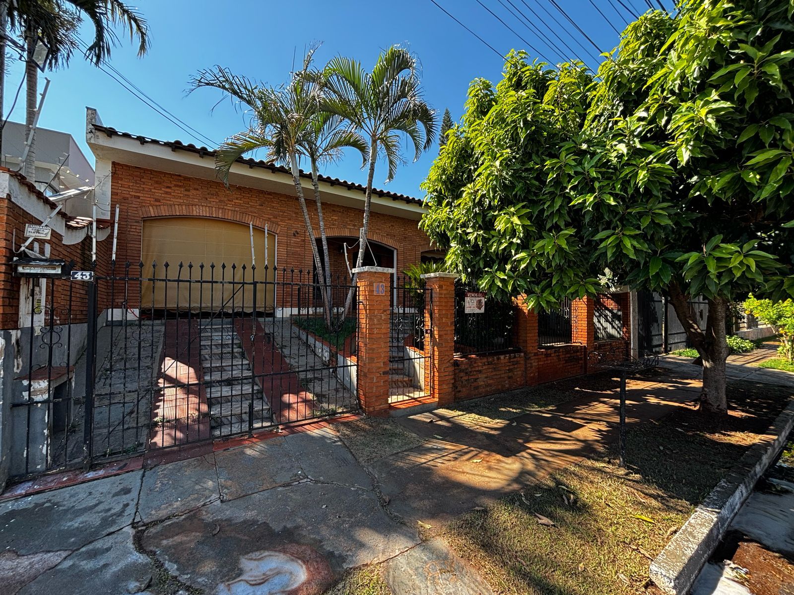 Casa para alugar com 5 quartos, 228m² - Foto 1