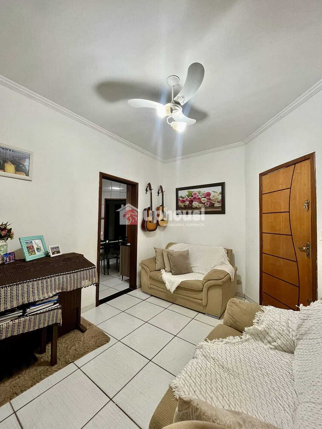 Casa à venda com 3 quartos, 250m² - Foto 2