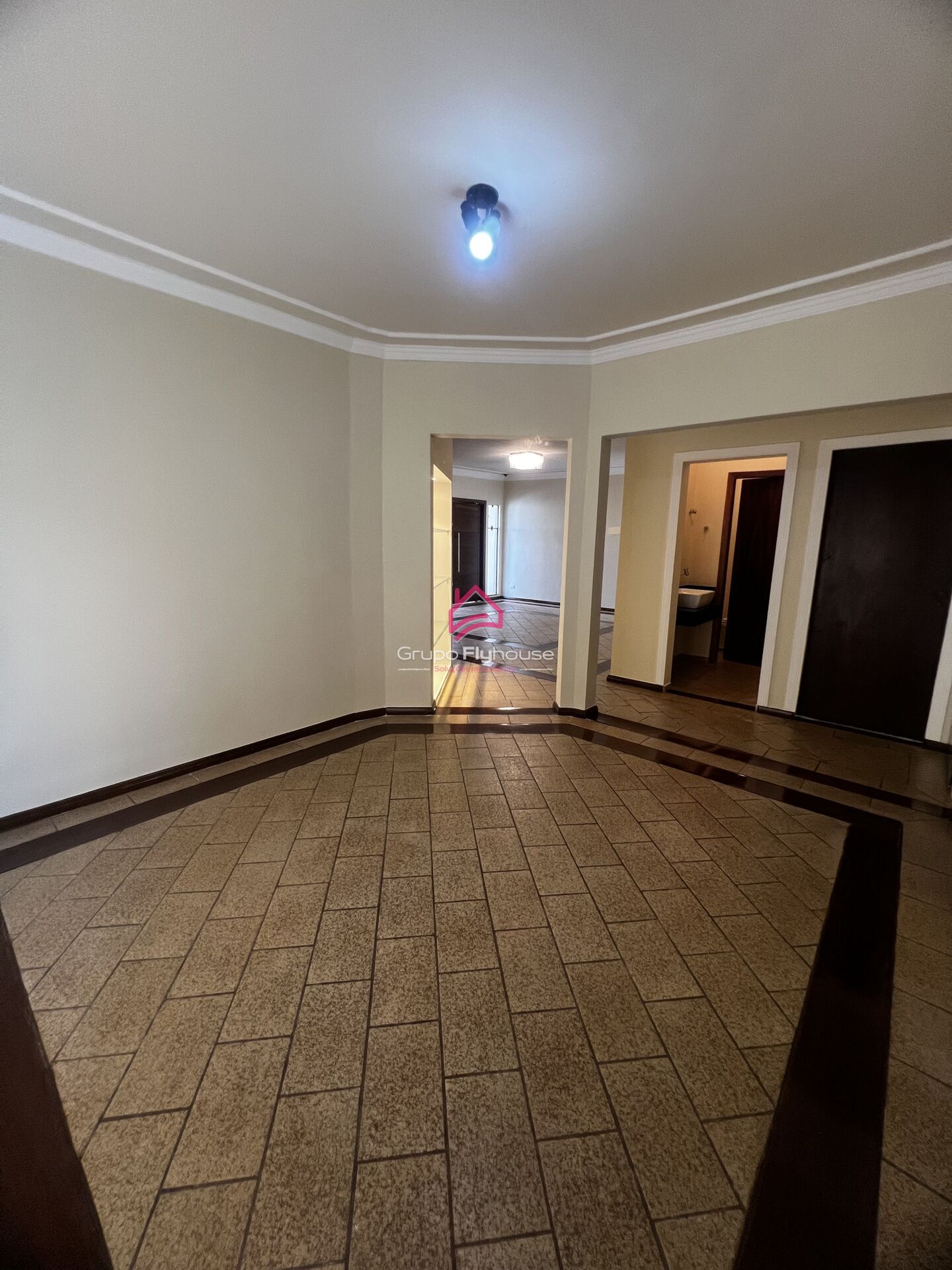 Casa à venda com 4 quartos, 283m² - Foto 2