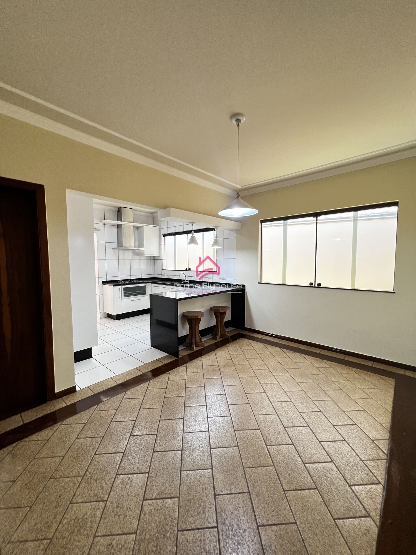 Casa à venda com 4 quartos, 283m² - Foto 1
