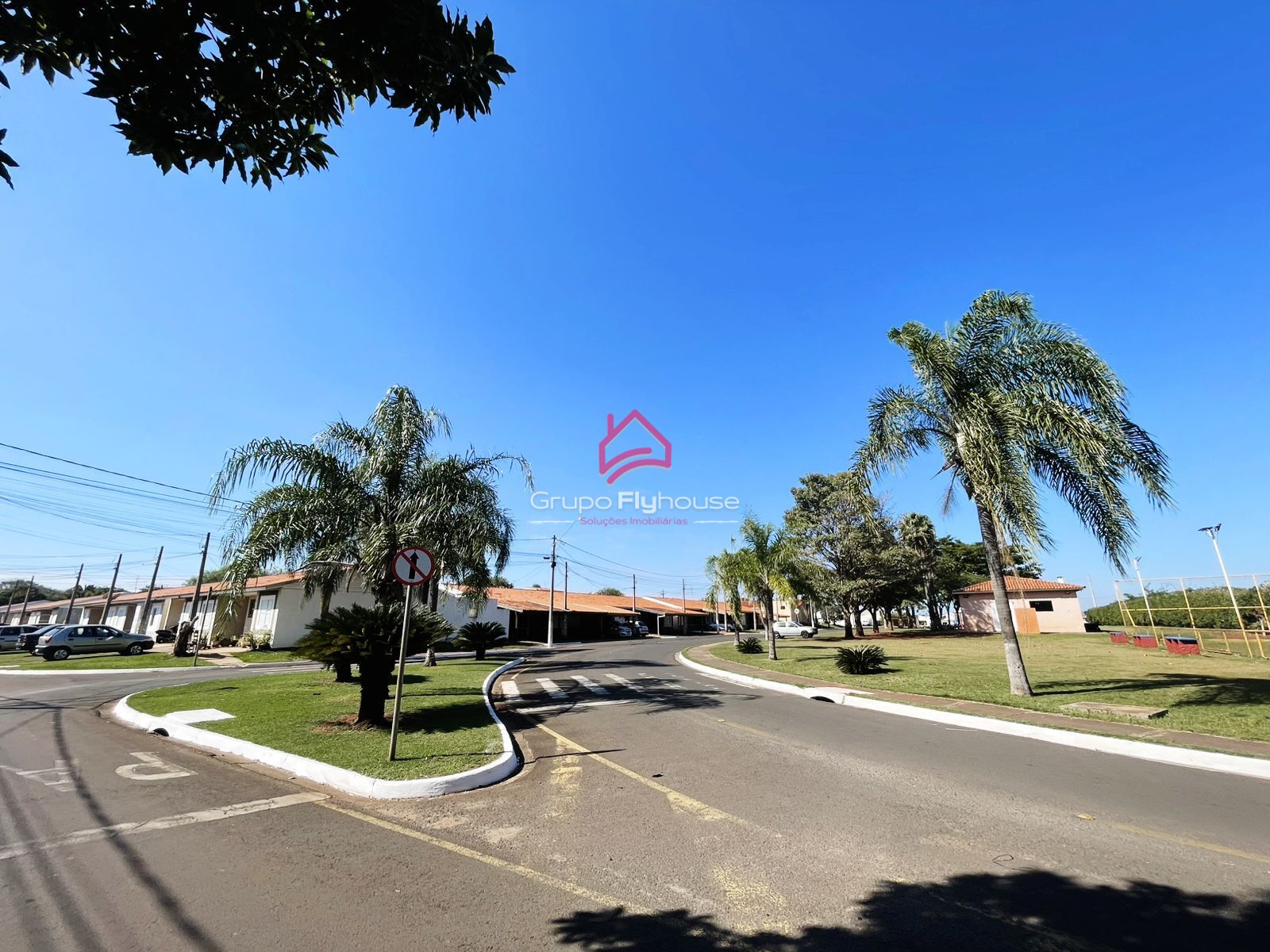 Casa para alugar com 2 quartos, 44m² - Foto 1