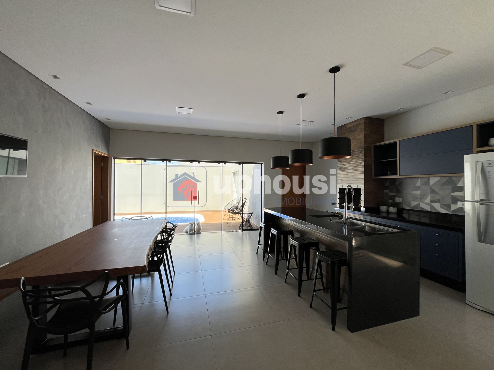 Casa à venda com 2 quartos, 174m² - Foto 2