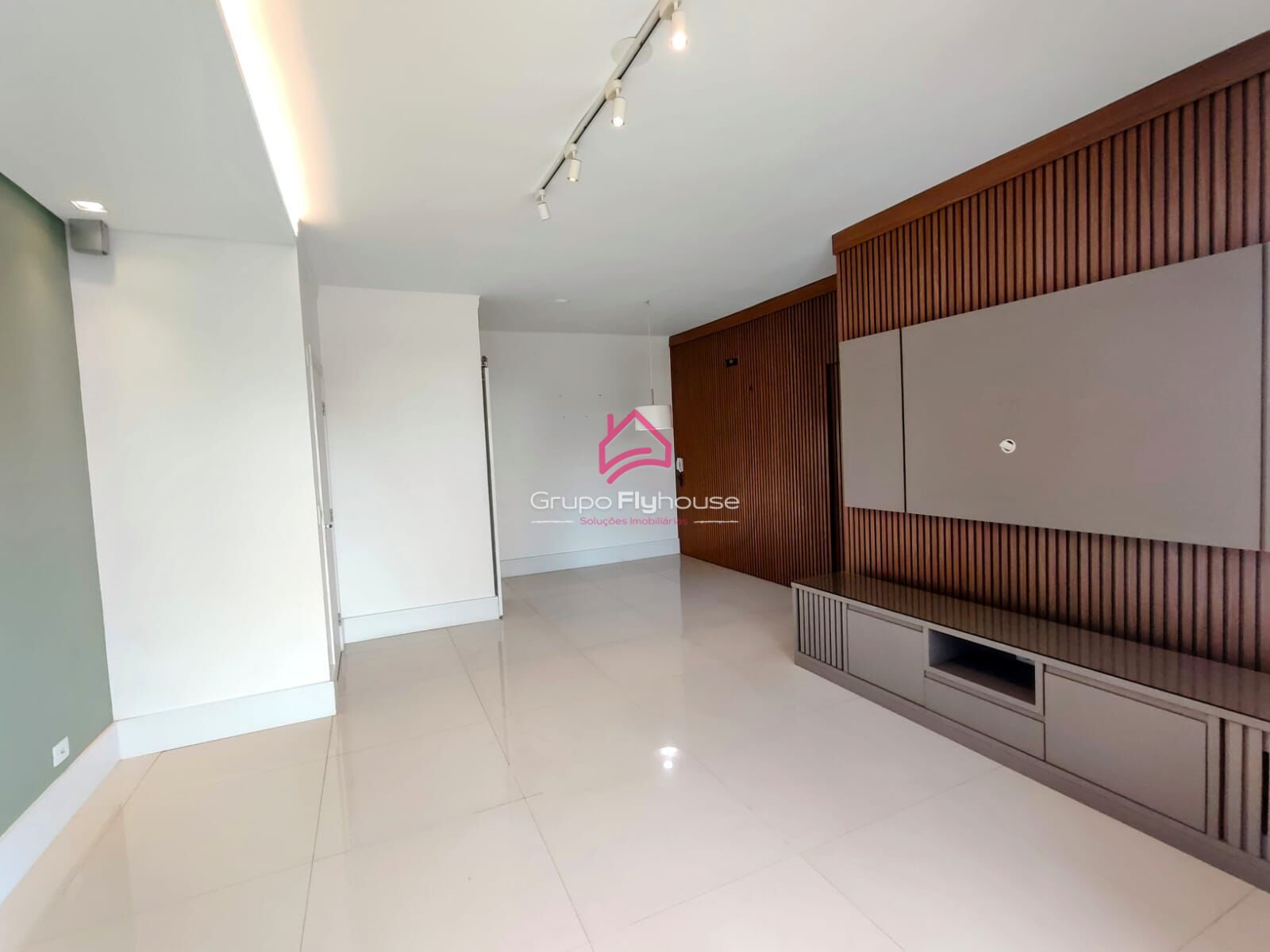 Apartamento para alugar com 3 quartos, 106m² - Foto 2