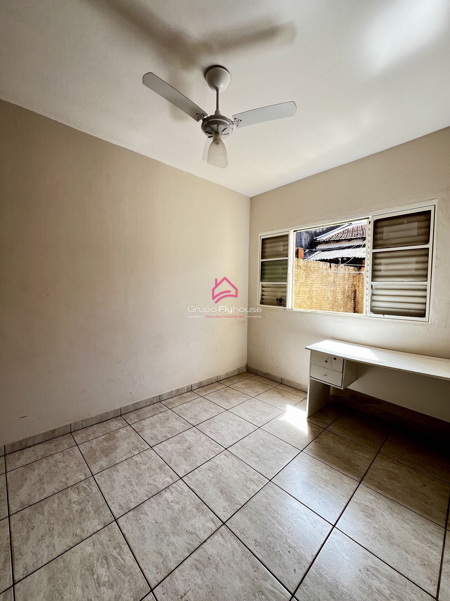 Casa à venda com 2 quartos, 70m² - Foto 11
