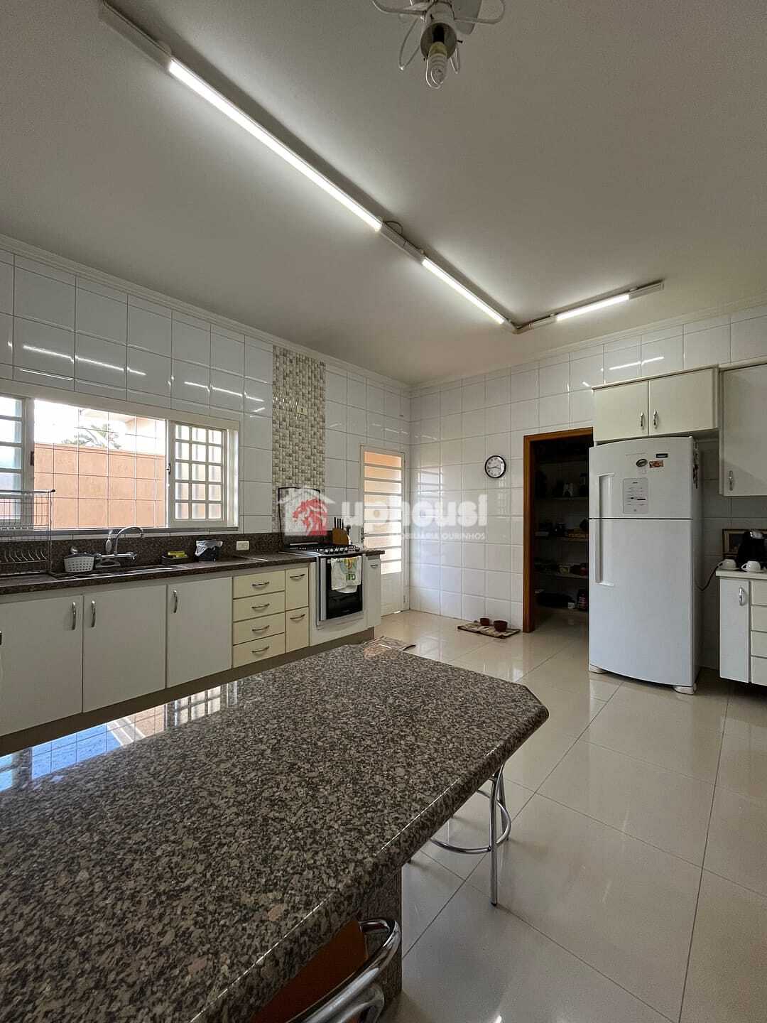 Casa à venda com 3 quartos, 460m² - Foto 9