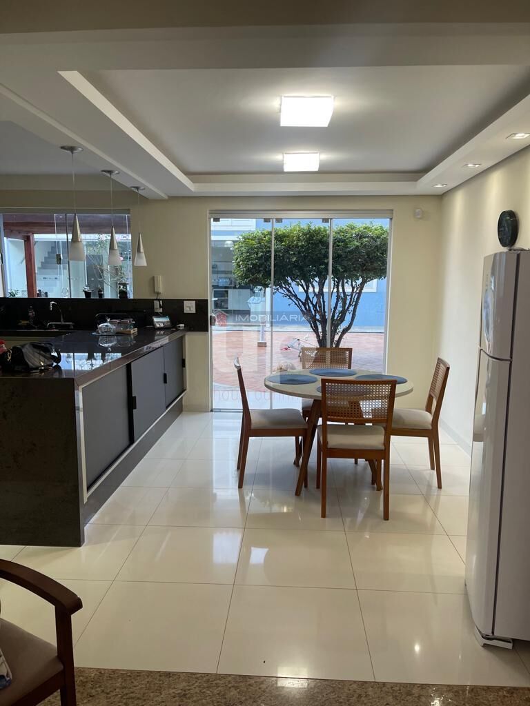 Casa à venda com 3 quartos, 298m² - Foto 12