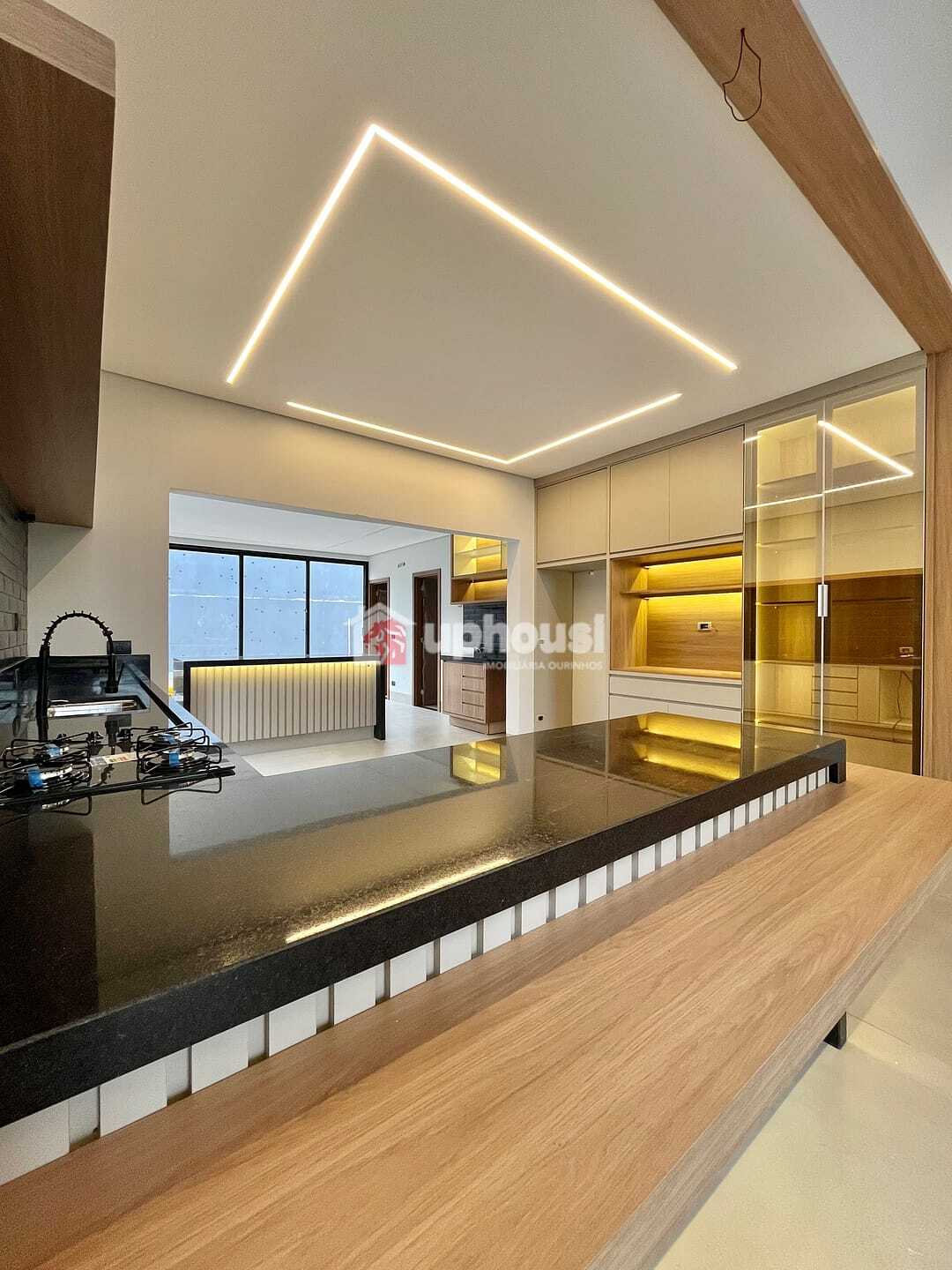 Casa à venda com 3 quartos, 10m² - Foto 1