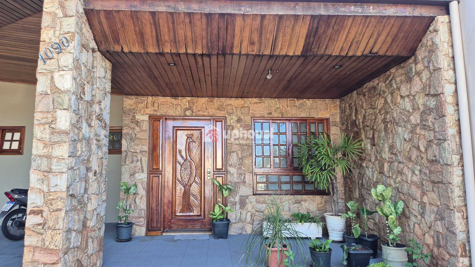 Casa à venda com 3 quartos, 240m² - Foto 3