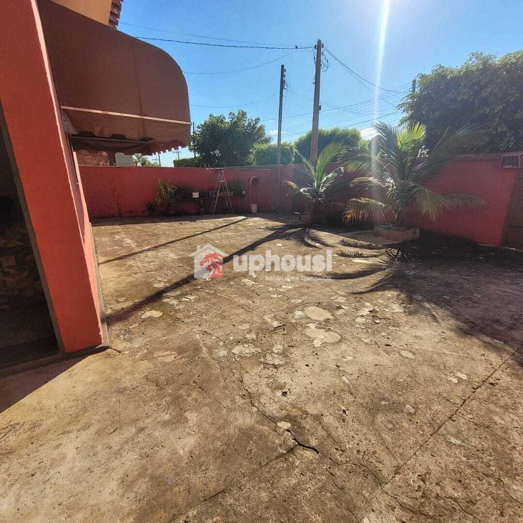 Casa à venda com 3 quartos, 240m² - Foto 3