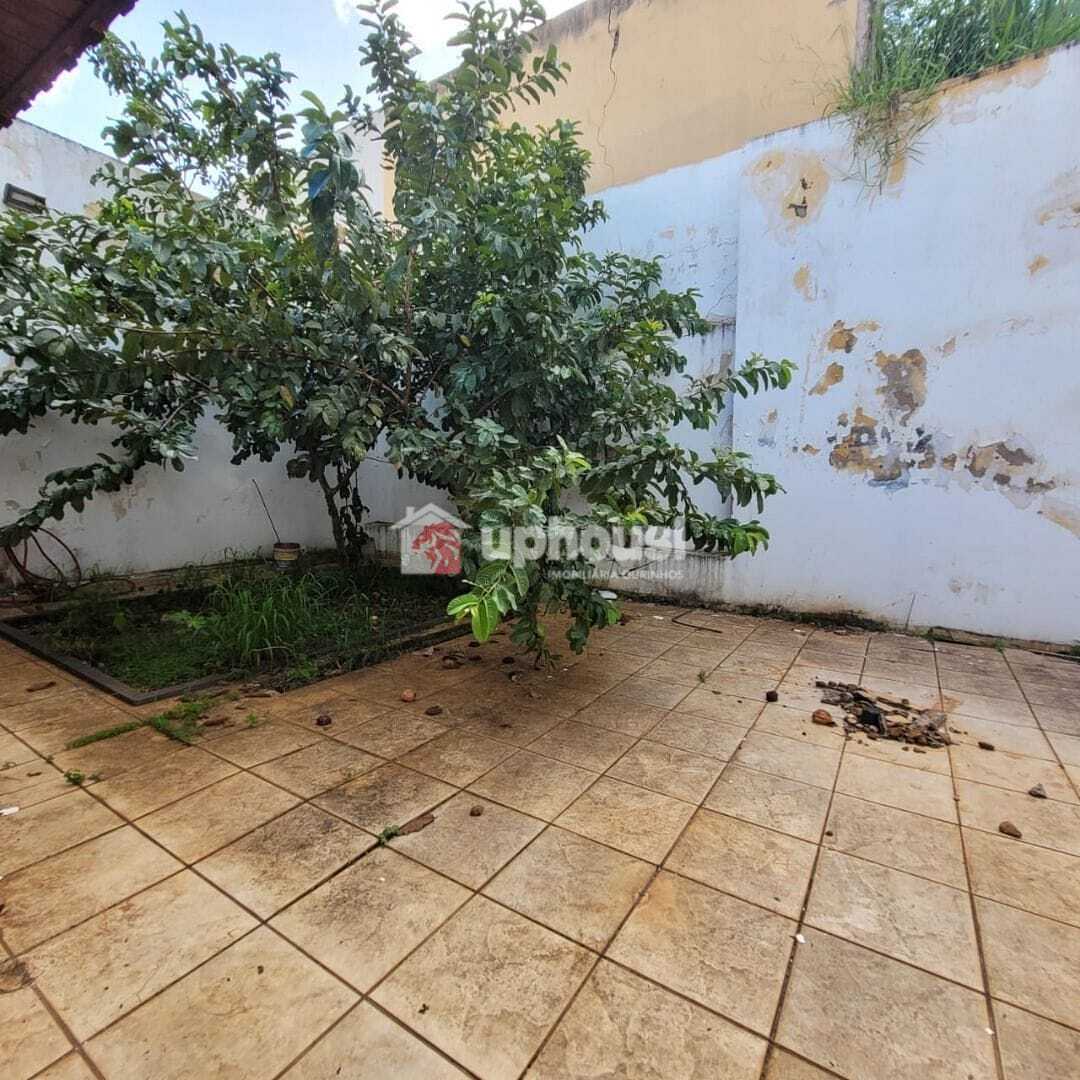 Casa à venda com 6 quartos, 245m² - Foto 17