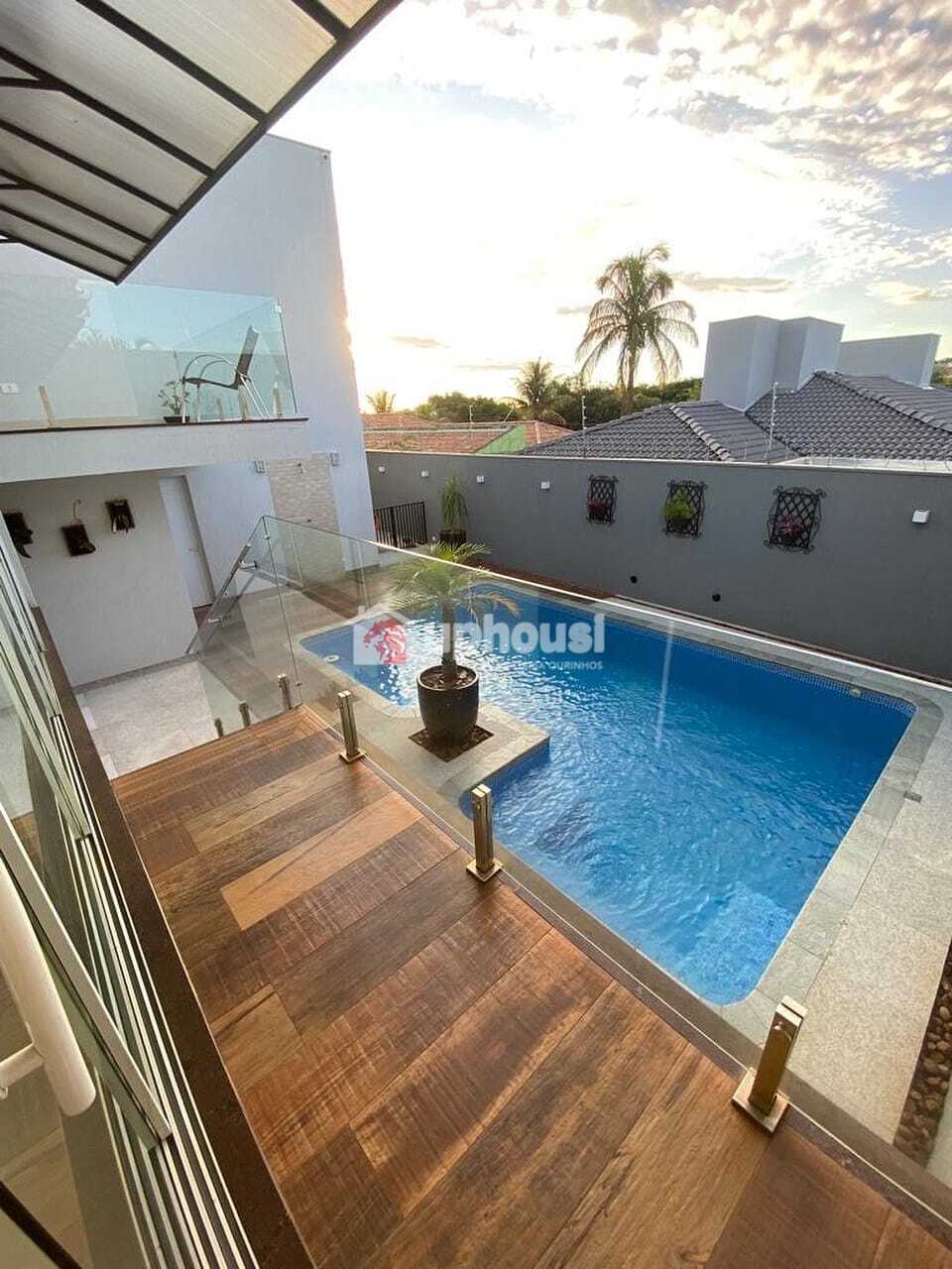 Casa à venda com 4 quartos, 283m² - Foto 1