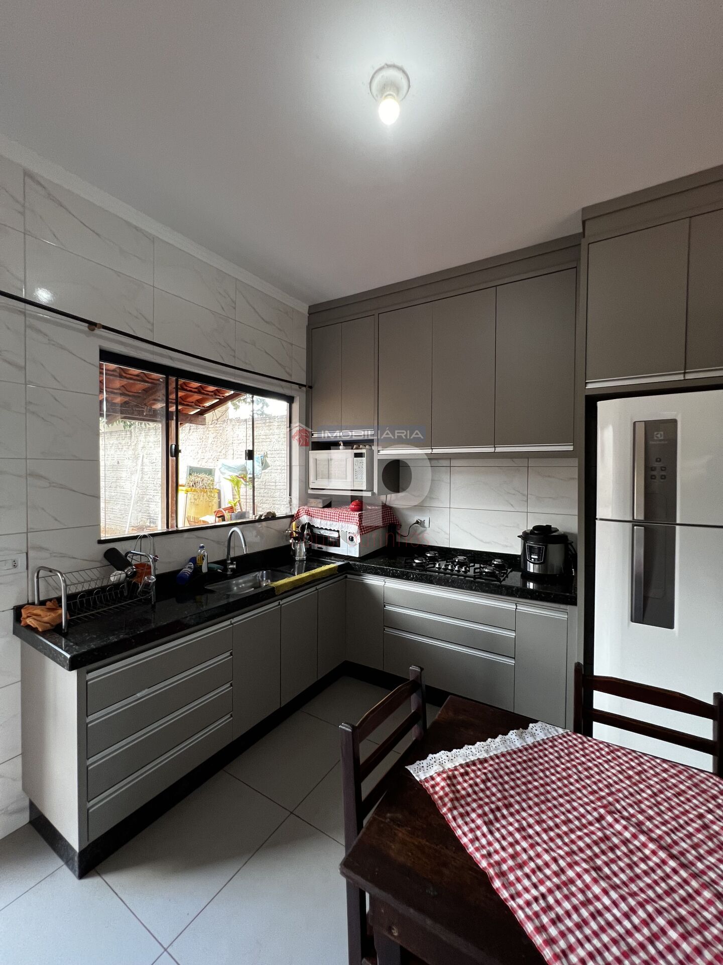 Casa à venda com 2 quartos, 56m² - Foto 4