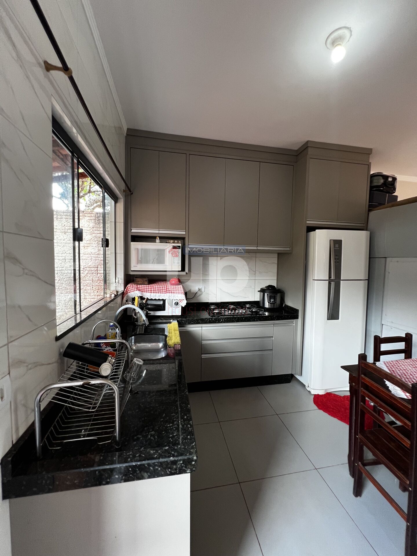 Casa à venda com 2 quartos, 56m² - Foto 1