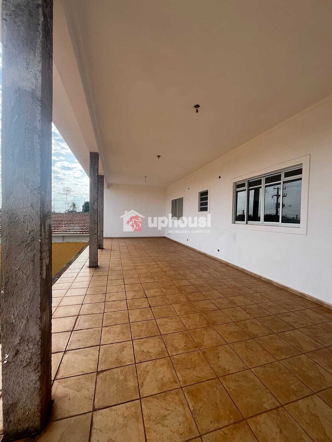 Casa à venda com 5 quartos, 180m² - Foto 2