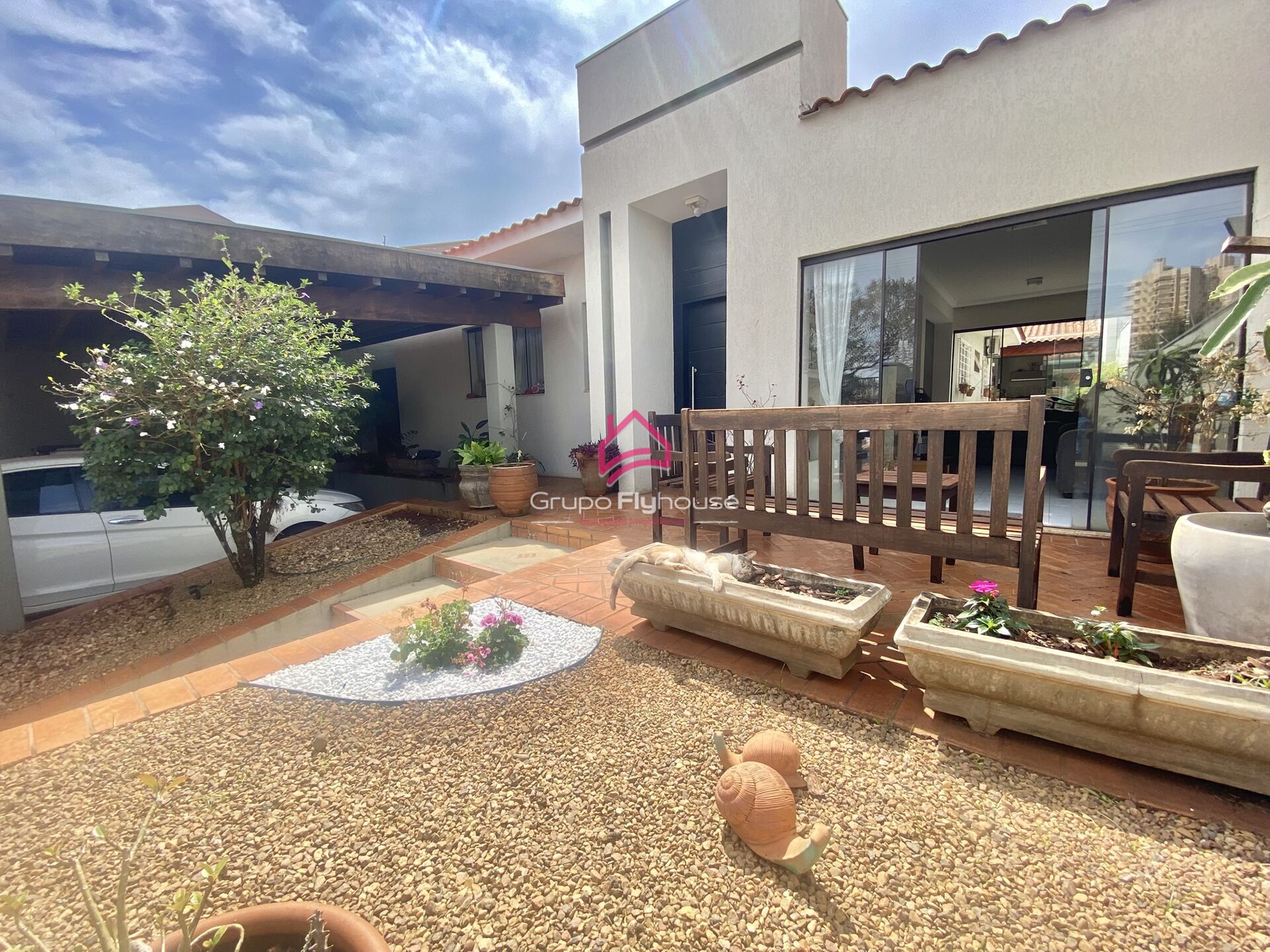 Casa à venda com 3 quartos, 247m² - Foto 1