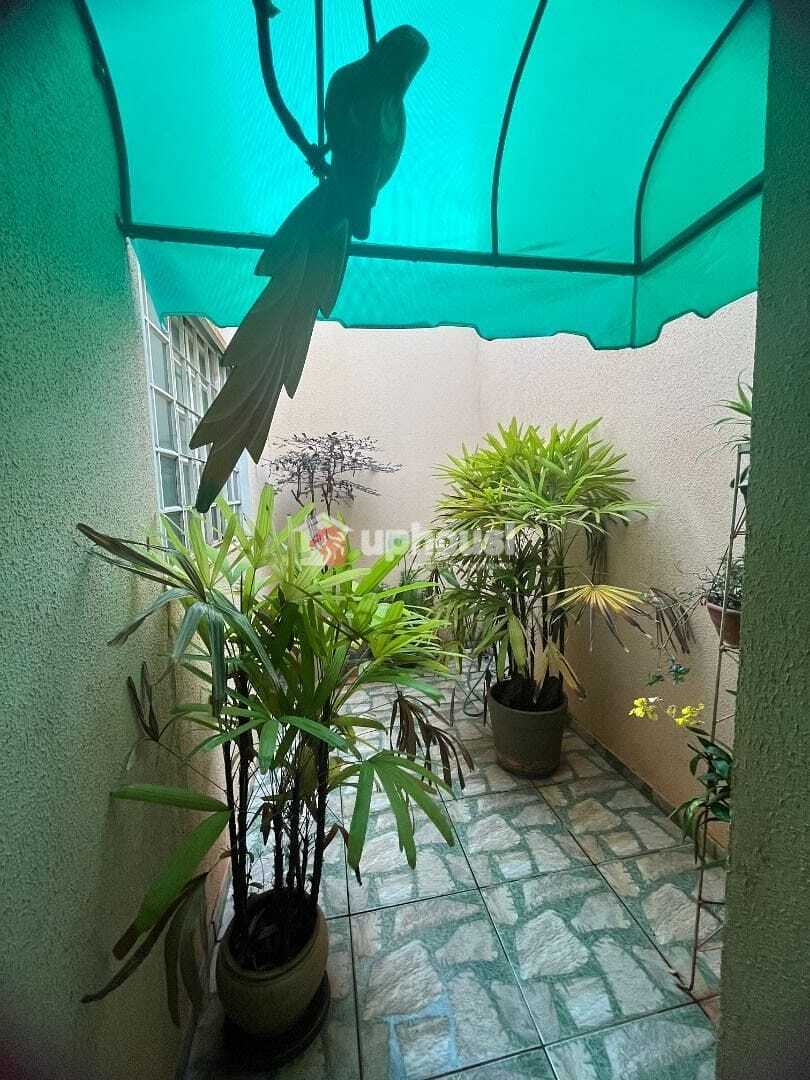 Casa à venda com 2 quartos, 250m² - Foto 8