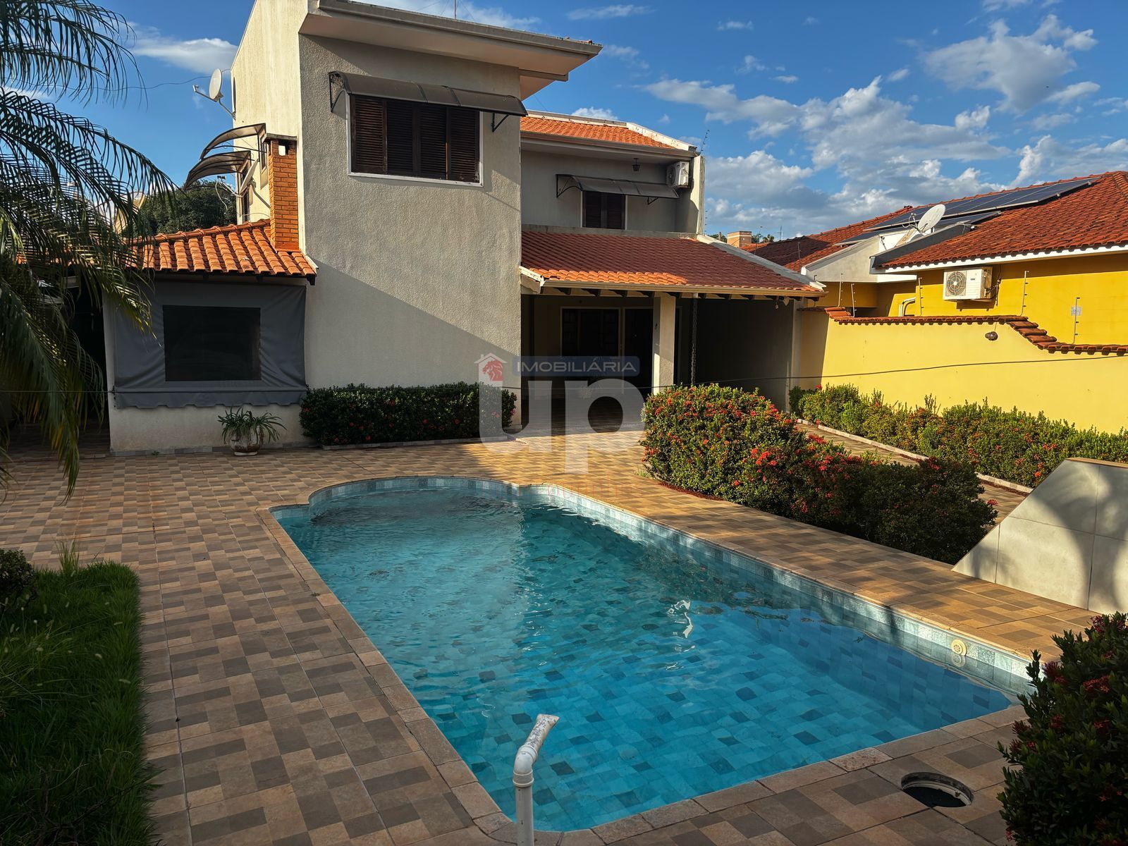 Casa para alugar com 2 quartos, 156m² - Foto 1