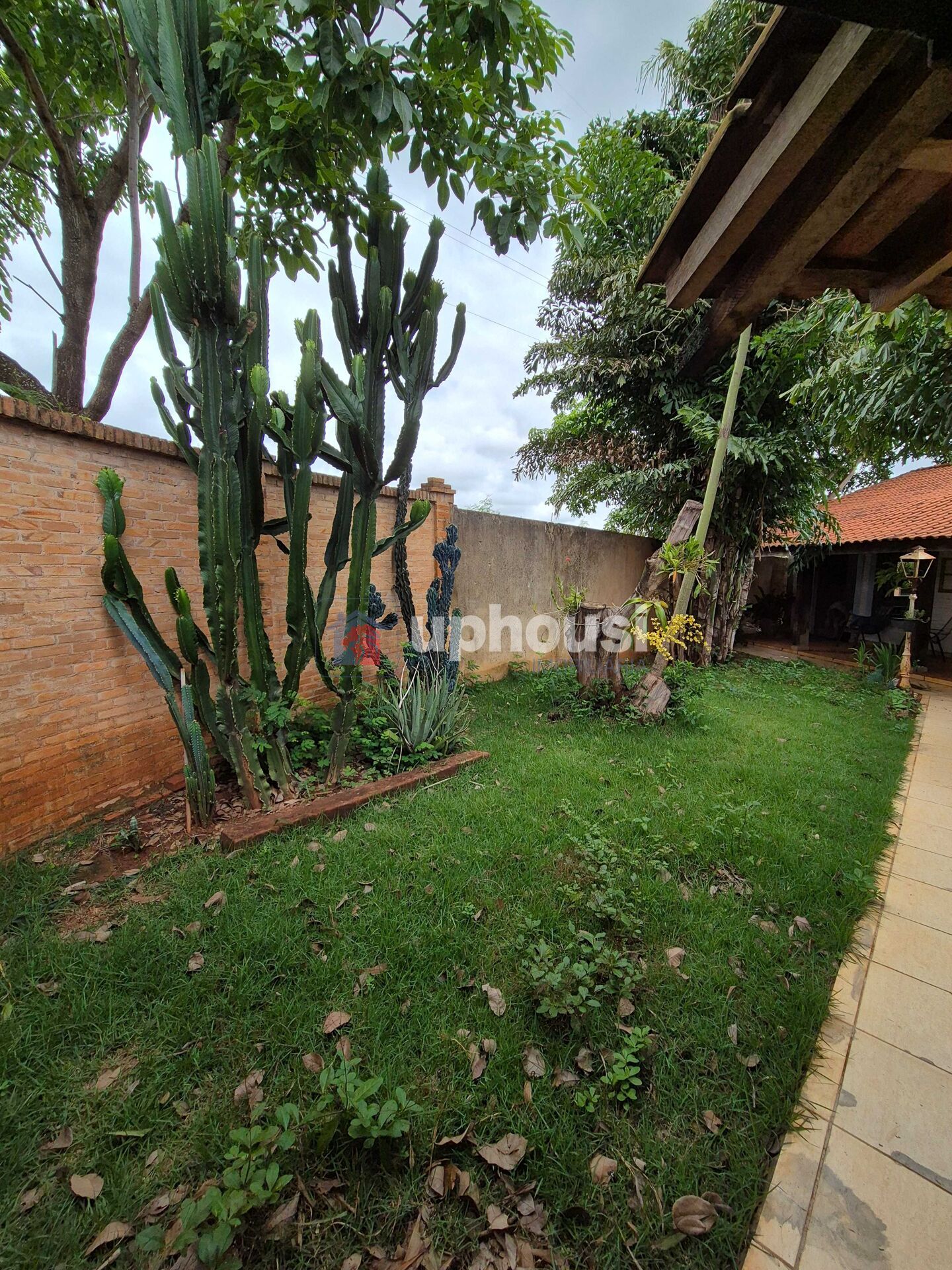 Casa à venda com 2 quartos, 230m² - Foto 2