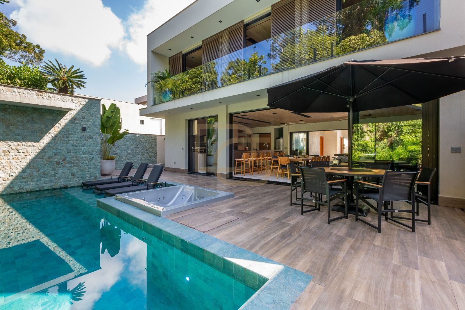 Casa, 5 quartos, 468 m² - Foto 1