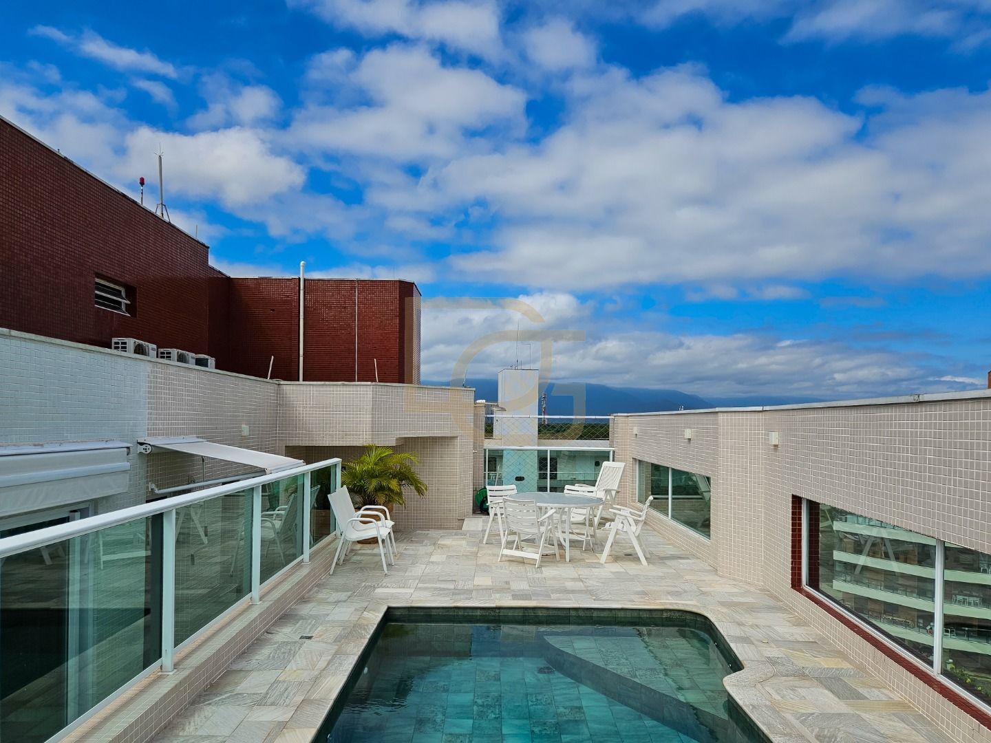 Cobertura à venda com 4 quartos, 330m² - Foto 1