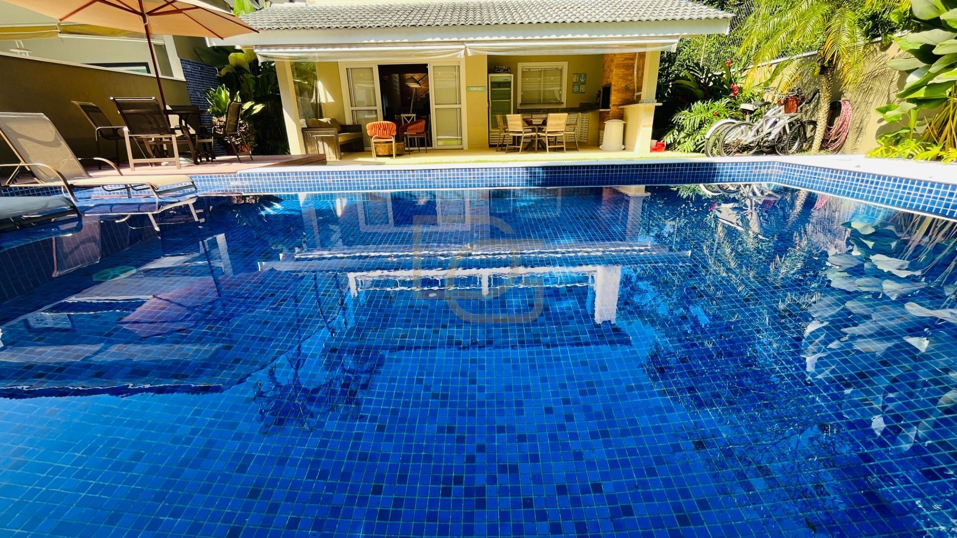 Casa, 5 quartos, 327 m² - Foto 1