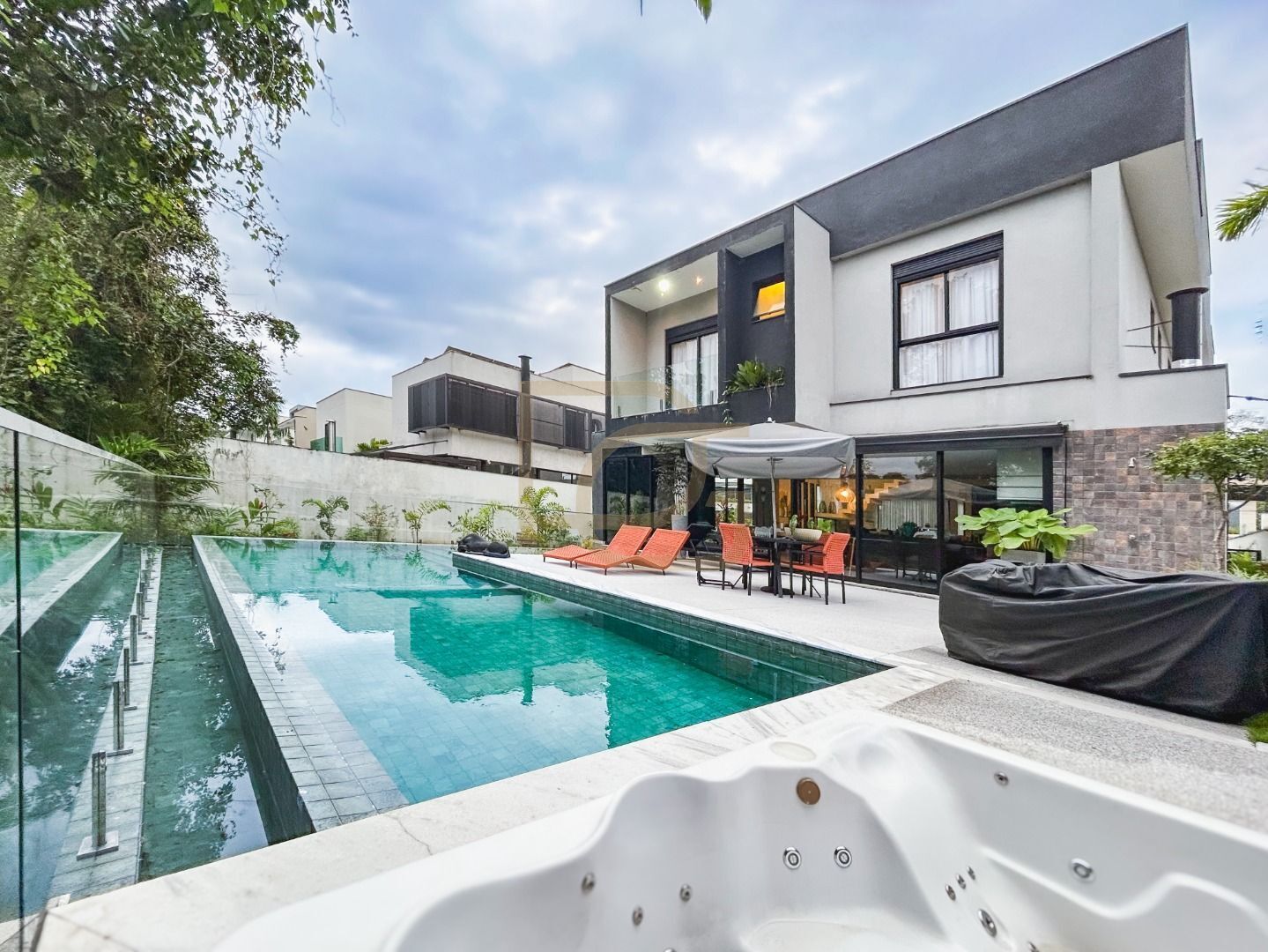 Casa, 5 quartos, 347 m² - Foto 1