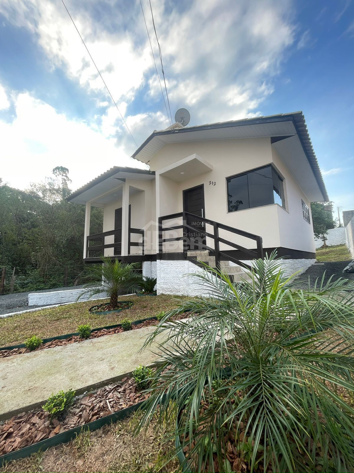 Casa à venda com 2 quartos, 59m² - Foto 1