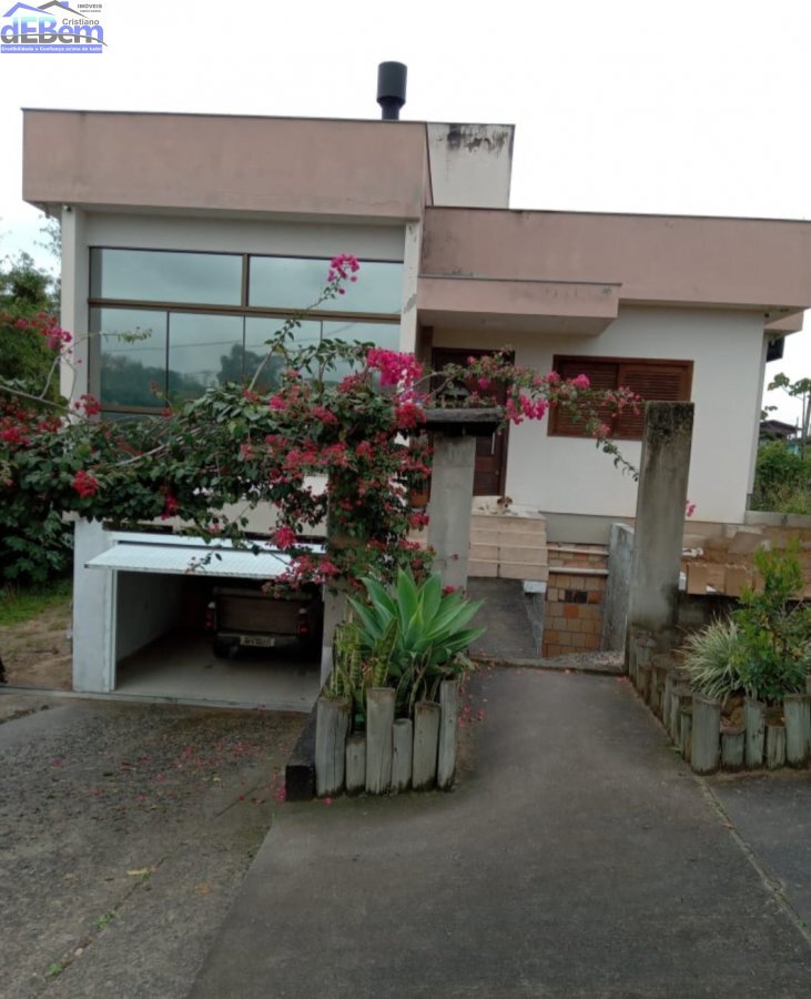 Casa à venda com 3 quartos, 200m² - Foto 1