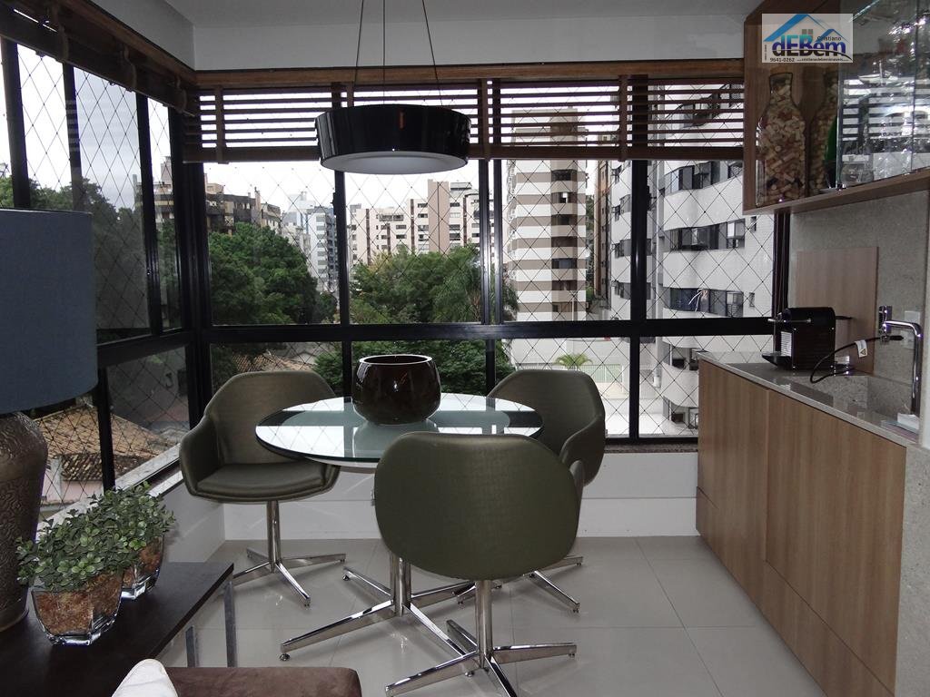 Apartamento à venda com 3 quartos, 185m² - Foto 1