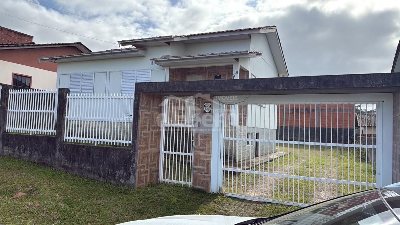 Casa à venda com 3 quartos, 68m² - Foto 1