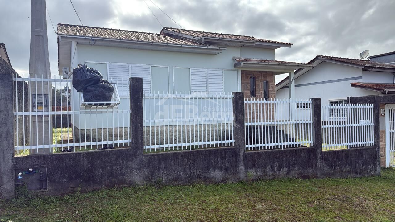 Casa à venda com 3 quartos, 68m² - Foto 4