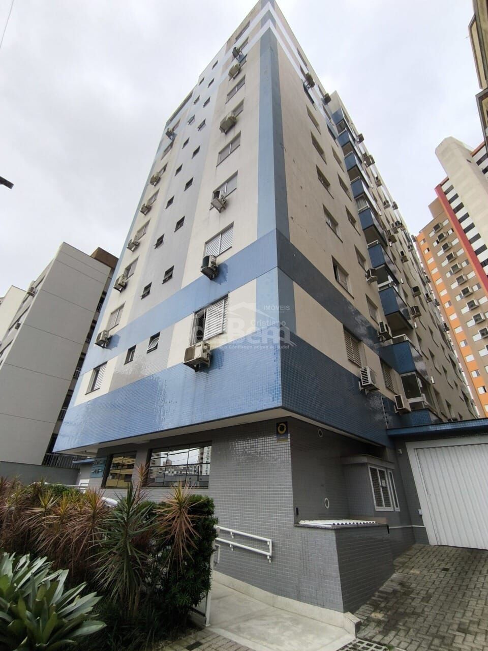 Apartamento à venda com 2 quartos, 84m² - Foto 1