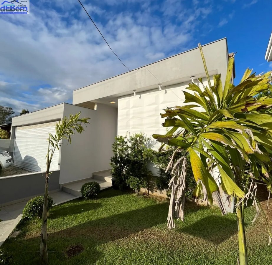 Casa à venda com 3 quartos, 238m² - Foto 1
