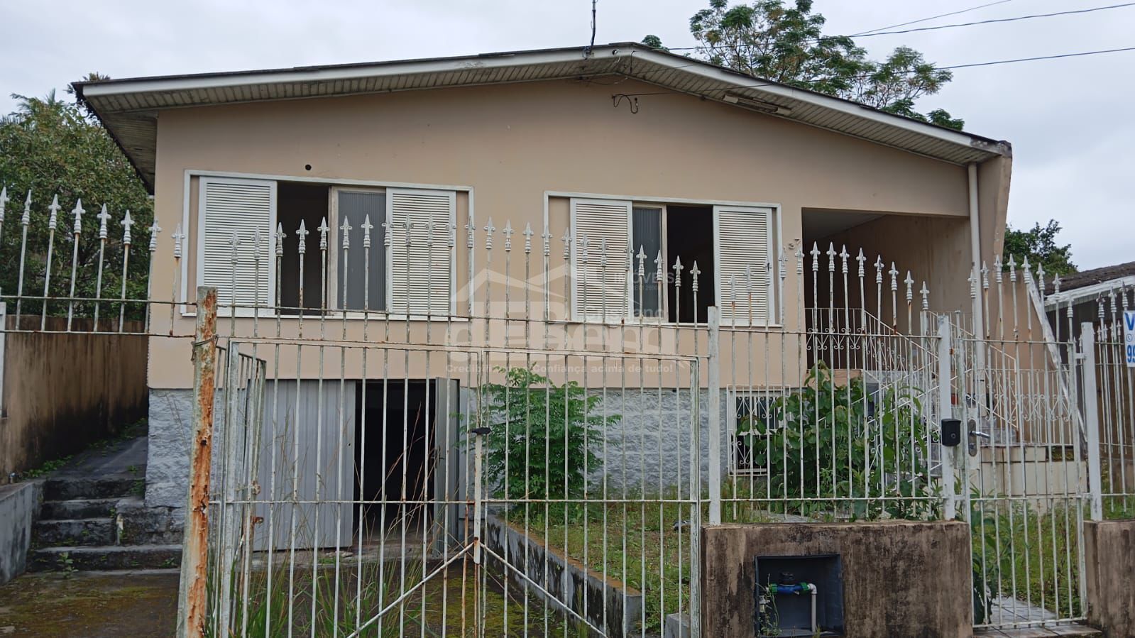 Casa à venda com 3 quartos, 262m² - Foto 1