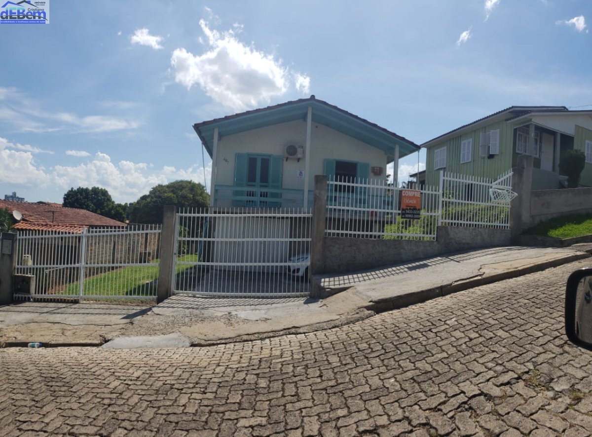 Casa à venda com 2 quartos, 70m² - Foto 1