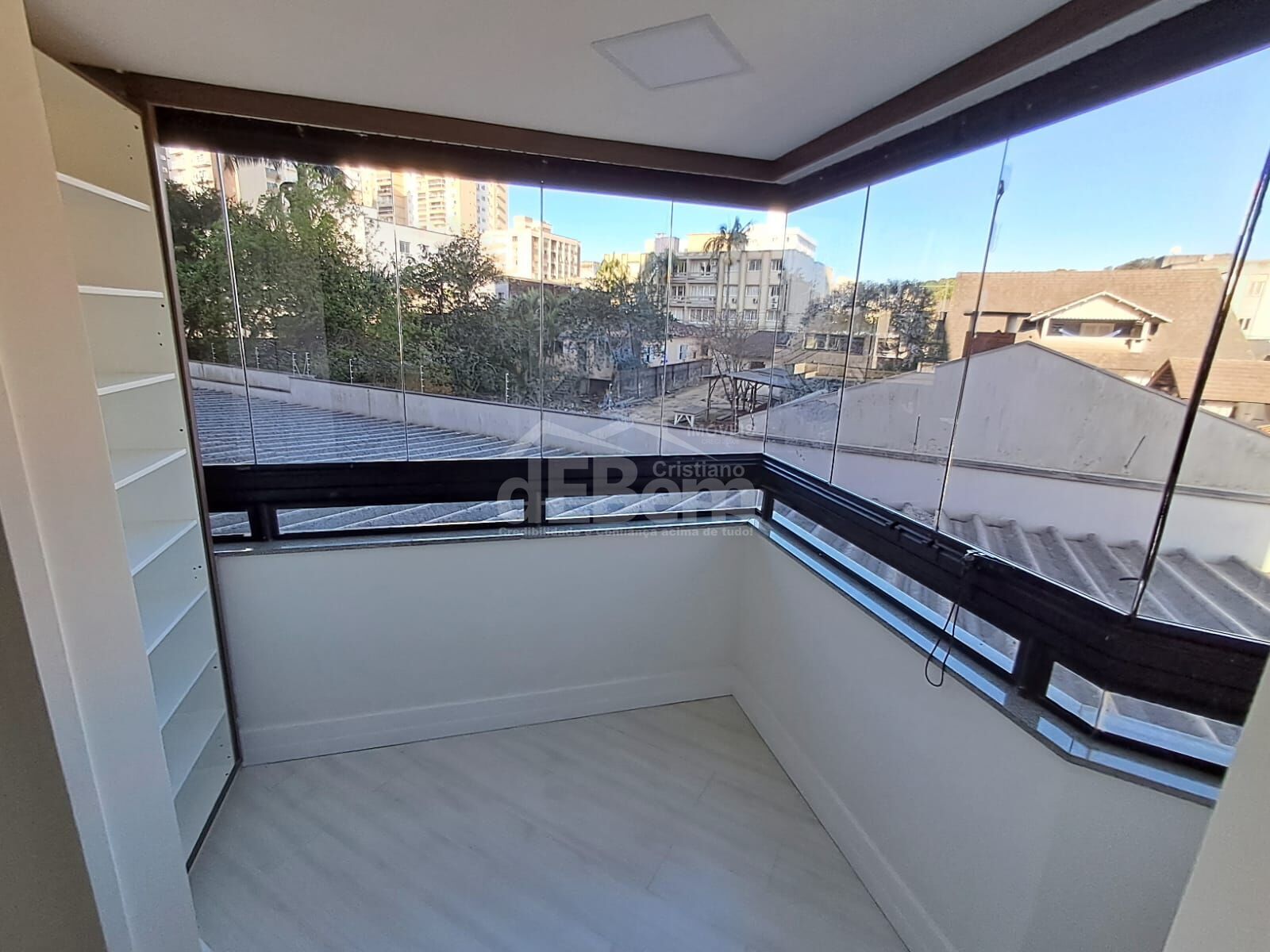 Apartamento à venda com 3 quartos, 169m² - Foto 4