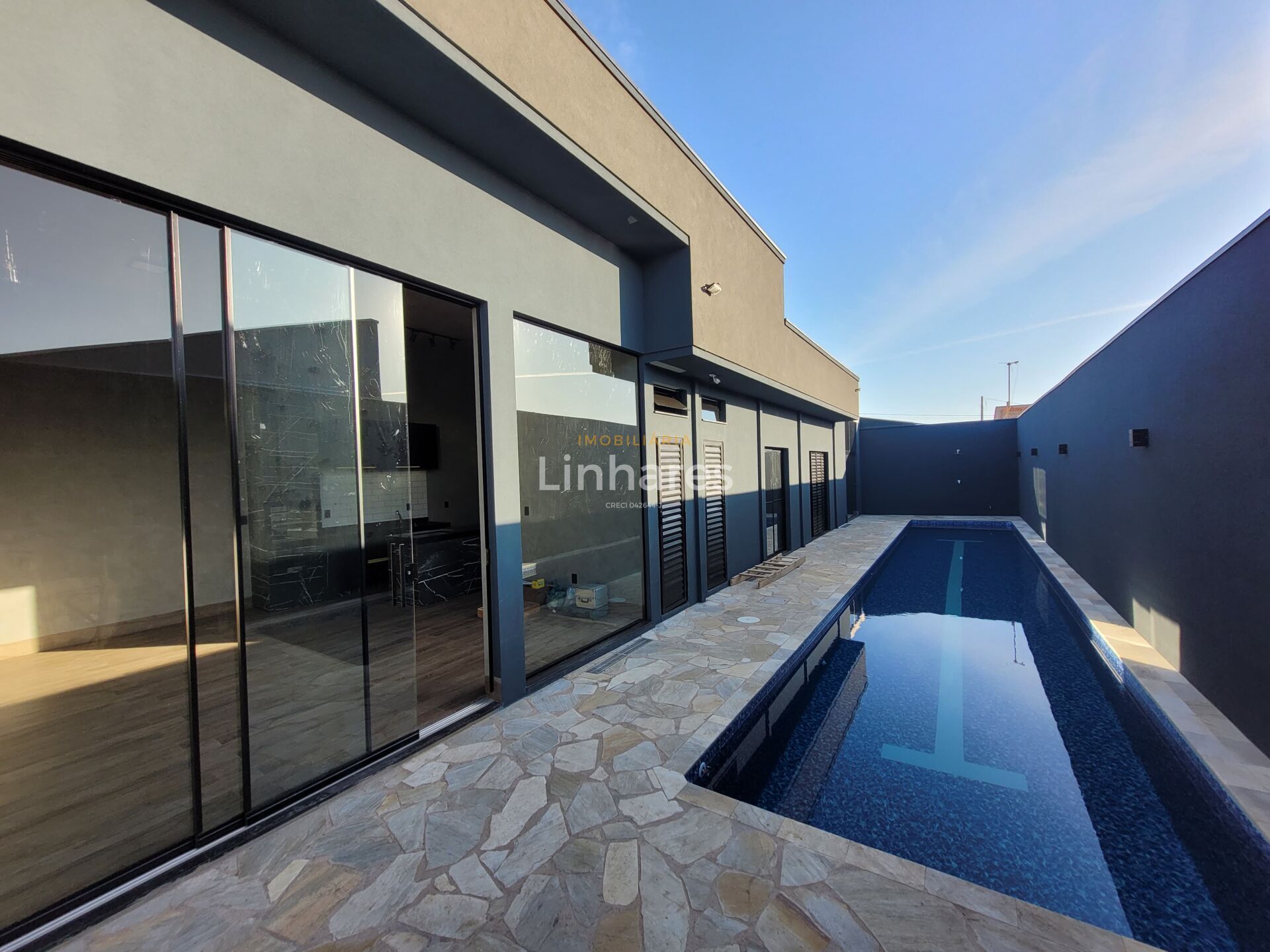 Casa à venda com 2 quartos, 146m² - Foto 1