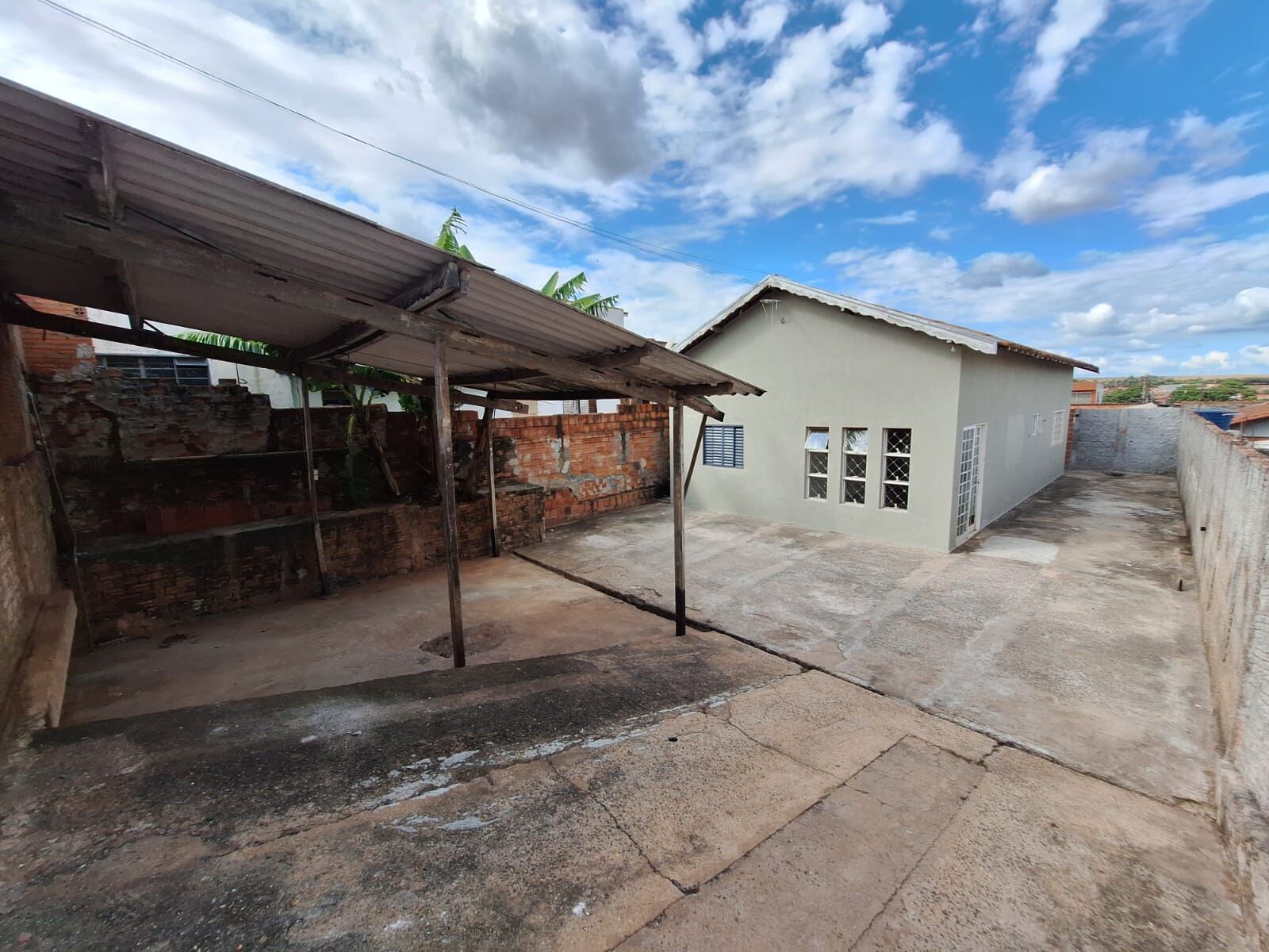 Casa à venda com 2 quartos, 75m² - Foto 2