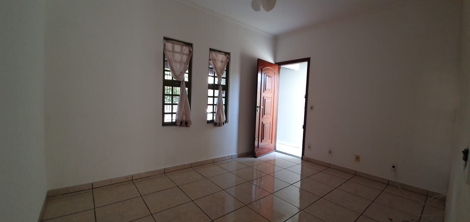 Casa à venda com 2 quartos, 108m² - Foto 3