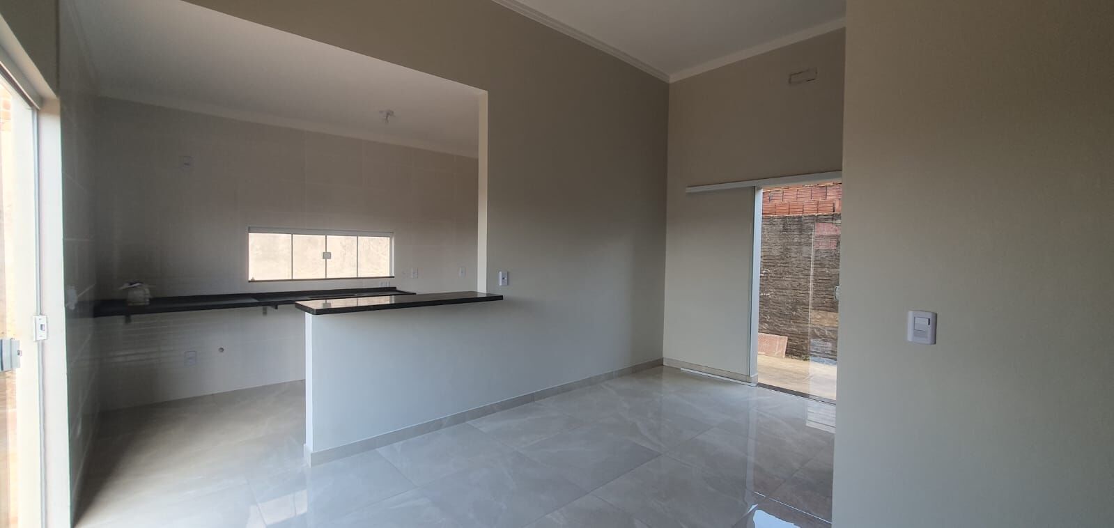 Casa à venda com 2 quartos, 60m² - Foto 1