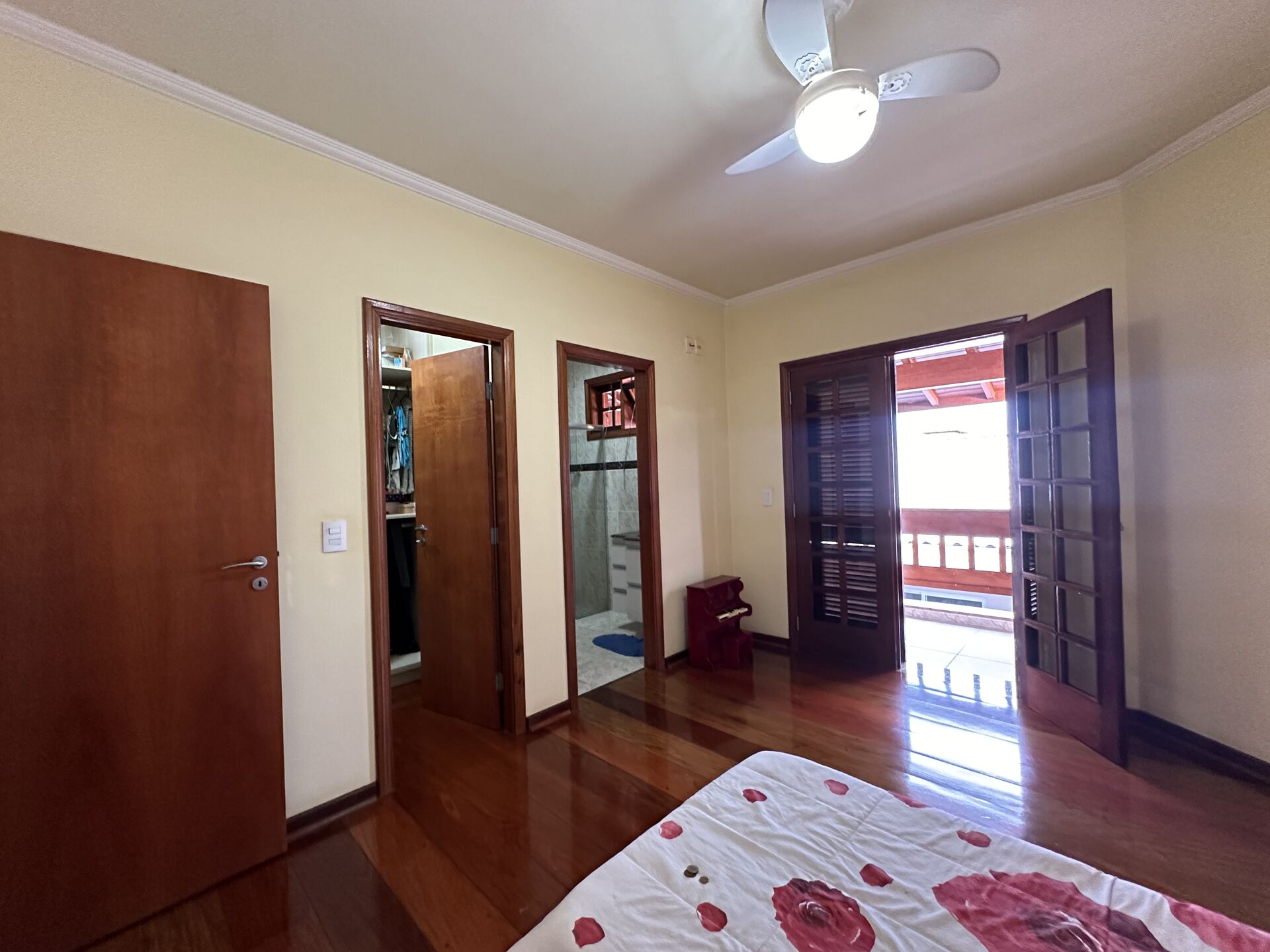 Casa à venda com 4 quartos, 370m² - Foto 15