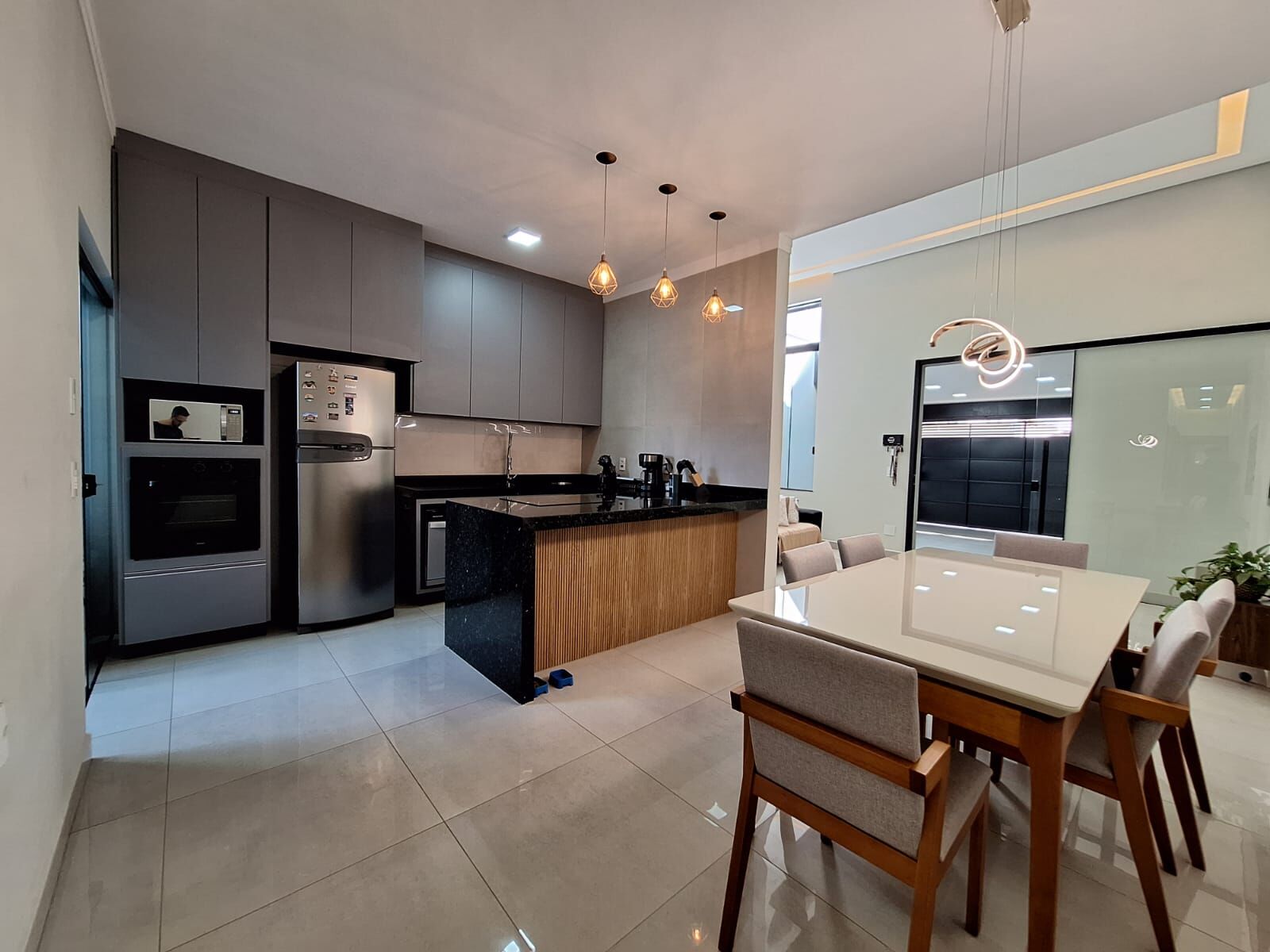 Casa à venda com 3 quartos, 127m² - Foto 1