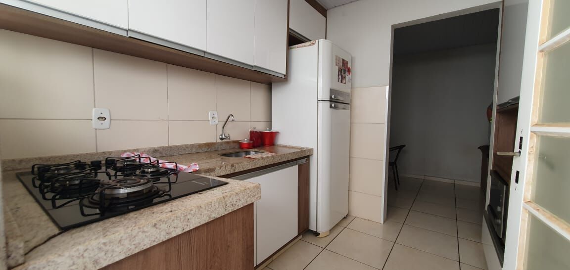 Casa à venda com 2 quartos, 65m² - Foto 1