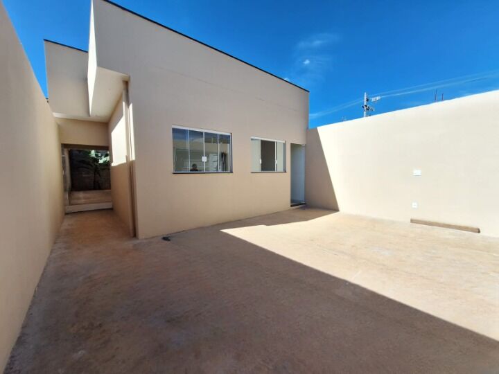 Casa à venda com 2 quartos, 70m² - Foto 1