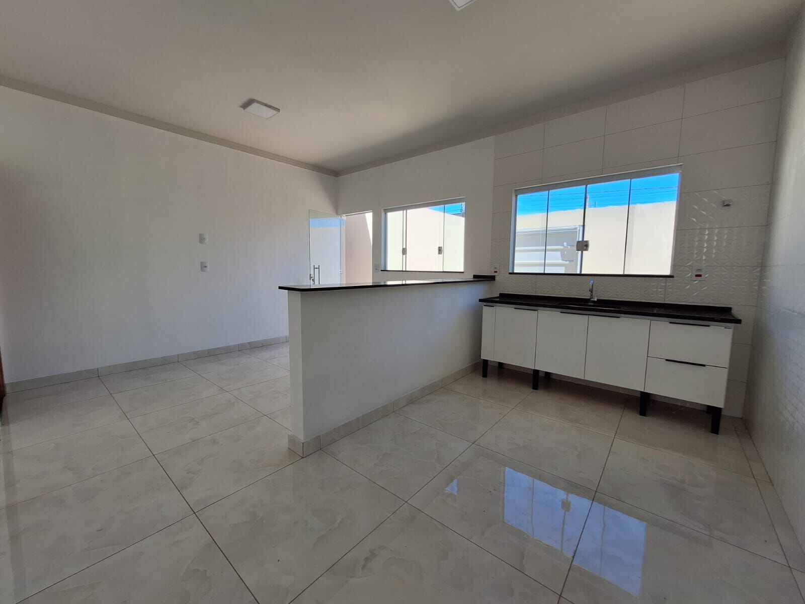 Casa à venda com 2 quartos, 70m² - Foto 6