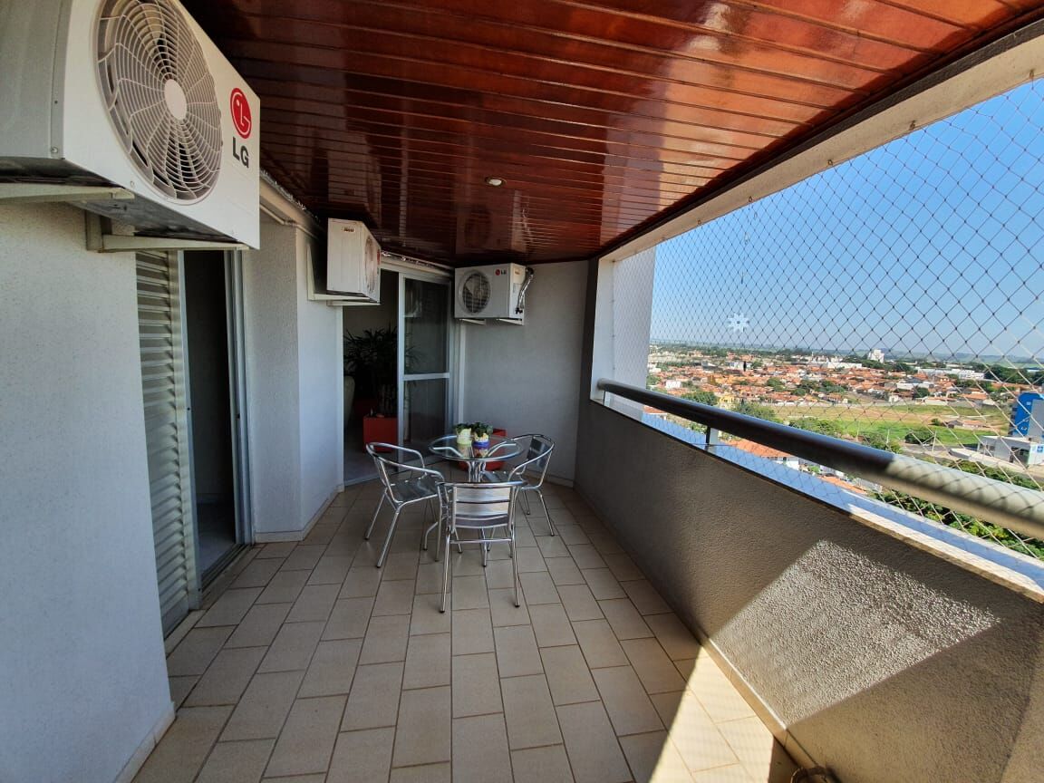 Apartamento à venda com 3 quartos, 170m² - Foto 4