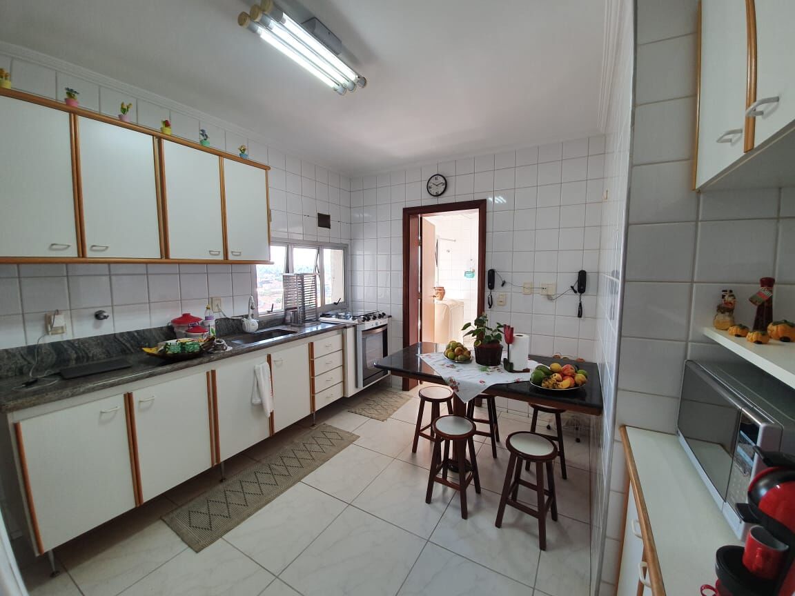 Apartamento à venda com 3 quartos, 170m² - Foto 6