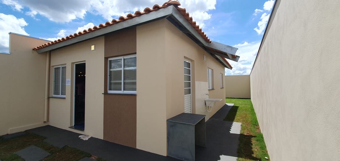 Casa à venda com 2 quartos, 45m² - Foto 1