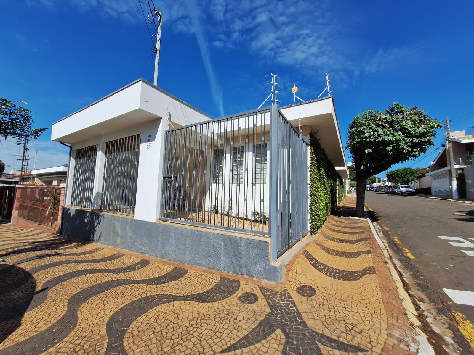 Casa à venda com 5 quartos, 198m² - Foto 2